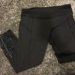 lulu Lemon leggings. - black - great condition.